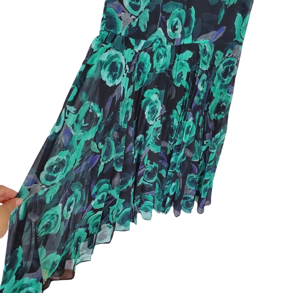 Donna Morgan Scoop Neck Sleeveless Pleated Green Black Floral Dress Boho sz 6 - Picture 3 of 9